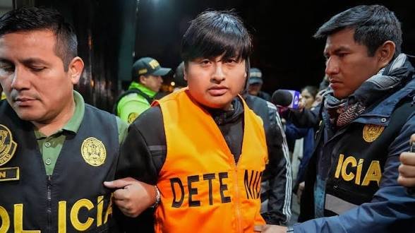 CuevasRomani's tweet photo. @_maestrodelanal @hopelessvo1d @MiltonFriedom5 Un edgy real relamiendose al ver 2 niñas argentinas por la calle 🤪 https://t.co/zwbjFPuPUf