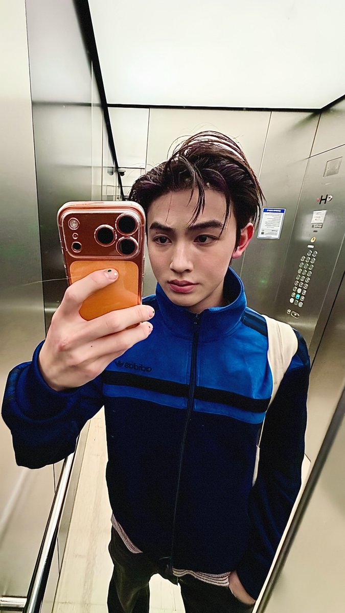 seanhomage's tweet photo. #seonghyeon https://t.co/21xizrT6Kq