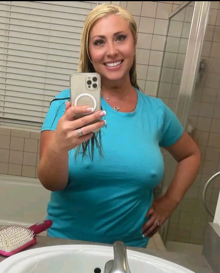 Linda_trd's tweet photo. Hey guys how do i look today? https://t.co/SiU2RVG3xU