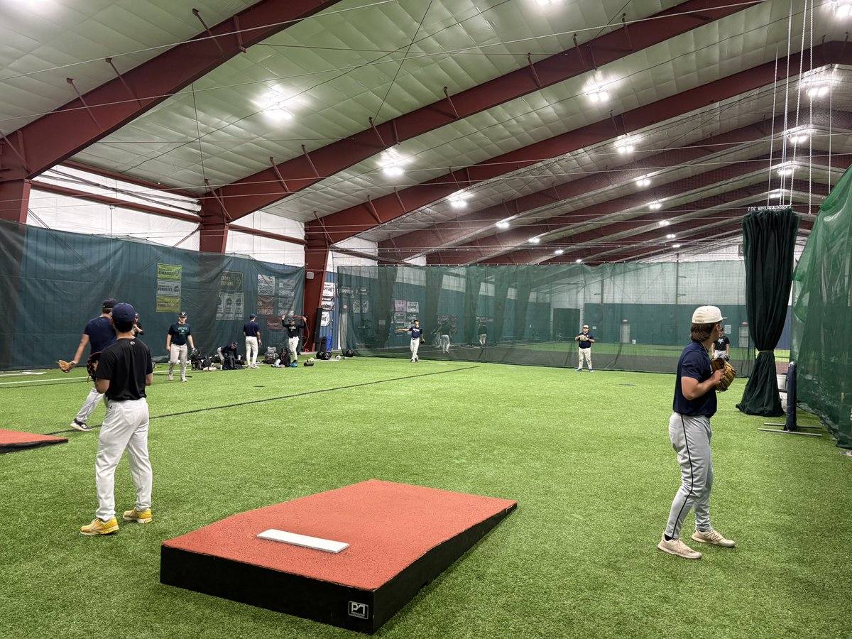 CoachEvansBBCC's tweet photo. Good day of work yesterday in The SIX! Rain or snow, our guys have an incredible place like this to get after it. Proud of the work, the effort, and the team that keeps showing up and putting in the work! 💪

@BBCCbaseball https://t.co/Iwap2XDIOY