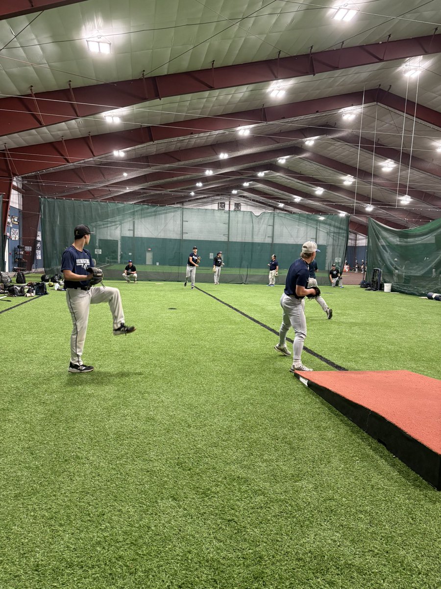 CoachEvansBBCC's tweet photo. Good day of work yesterday in The SIX! Rain or snow, our guys have an incredible place like this to get after it. Proud of the work, the effort, and the team that keeps showing up and putting in the work! 💪

@BBCCbaseball https://t.co/Iwap2XDIOY
