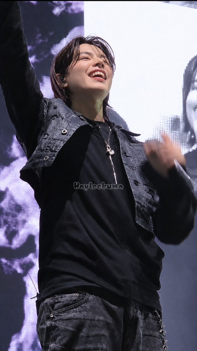 moon_ren17's tweet photo. That big smile of pure joy 💕

#루이 #LOUIS #롱샷 #LNGSHOT https://t.co/aCYcMEQJ1v