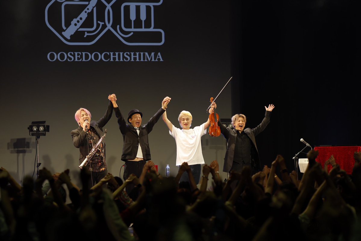 OOSEDOCHISHIMA's tweet photo. 大瀬戸千嶋 結成20周年記念
ライブシリーズ『カラフル ファイナル』
ゲストにヴァイオリニストNAOTOさん
を迎え、前説にはRCCアナウンサー横山雄二さんを迎え、沢山のファンの皆様と共に終演いたしました！
沢山の感動をありがとうございました♪

本日27日この勢いのまま
川尻ベイノロホールへ✨ https://t.co/ue4rwA7Coj