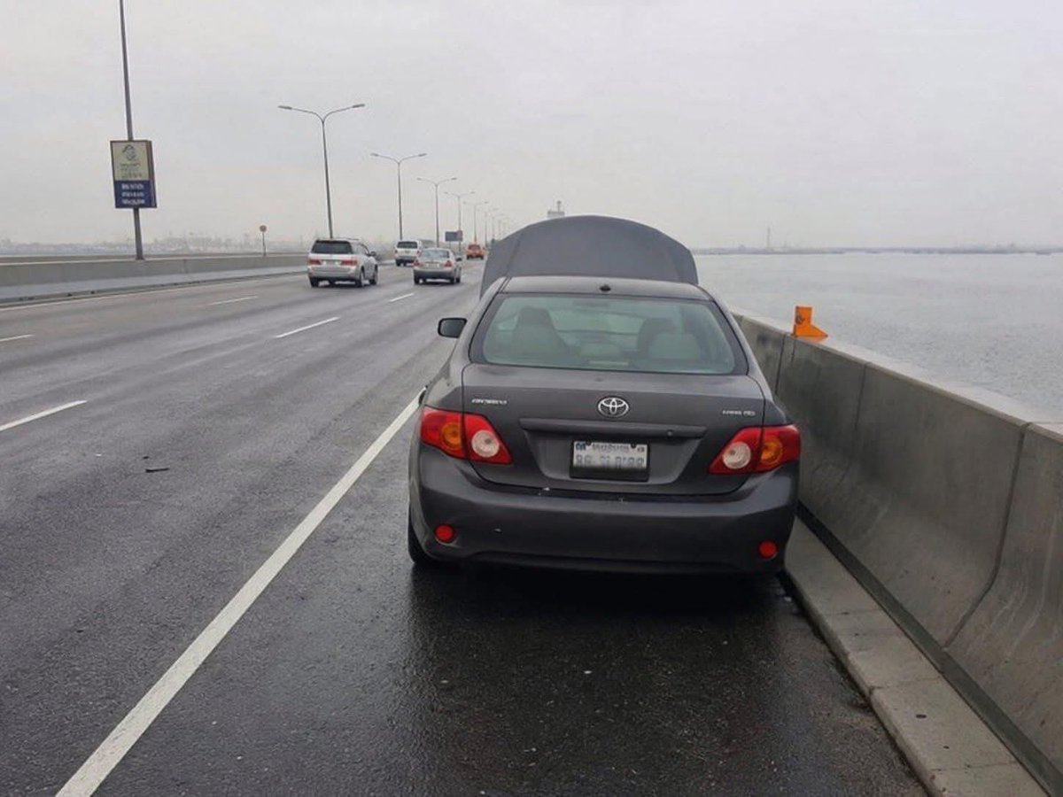 manus0024's tweet photo. Last Thursday night I ran out of fuel on Third Mainland Bridge, 11pm, Phone at 2%, No power bank… I want to tell you what happened next.

I pushed the hazard lights on and sat in the car trying to think, Cars were flying past me, Nobody slowed down… Not one person… https://t.co/nrF7jyNnRw