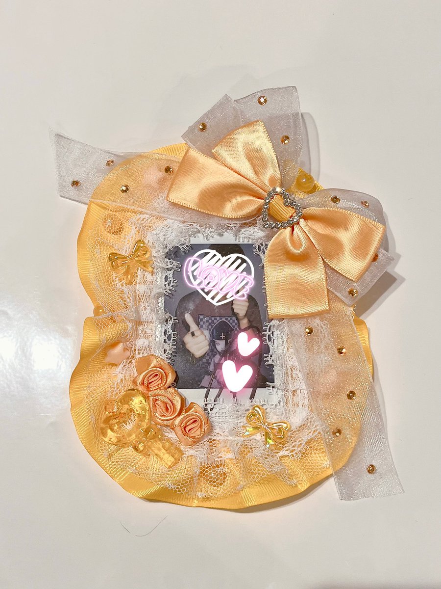 a_nm_yrn's tweet photo. 可愛いトレカケースで飾りたい❕❕
ということで作った😳🧡
即席の割にはいい感じ👍🏻👍🏻 https://t.co/qAL6z0Ibri