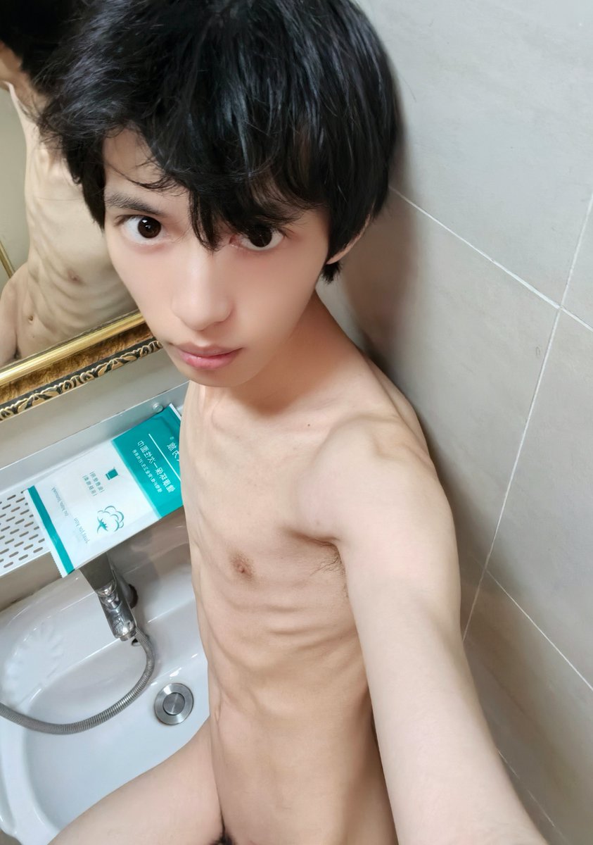 Asitu07's tweet photo. 今天也先装乖 https://t.co/SlwBYmaOEJ