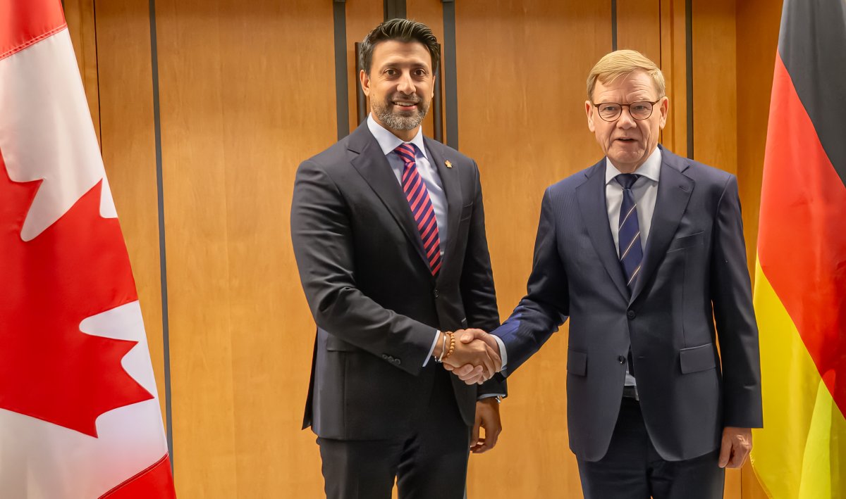 CanadaTrade's tweet photo. Minister Sidhu met with Germany’s Minister for Foreign Affairs alongside a delegation of German business leaders in Ottawa to explore new opportunities to expand trade, investment and economic cooperation between Canada and #Germany. 🇨🇦🤝🇩🇪 
Find out more: https://t.co/49GTJqoVes https://t.co/YRAmxks8DY