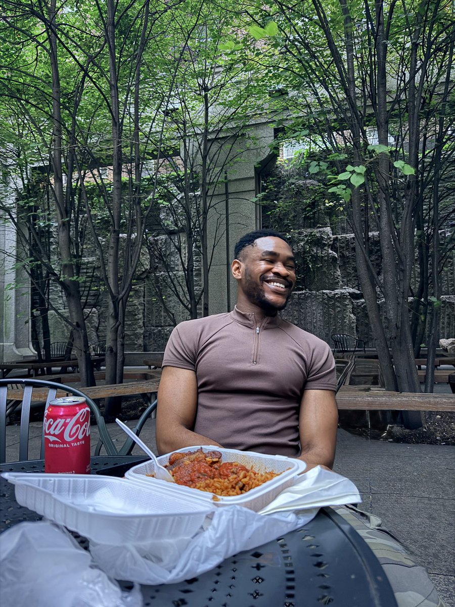 chimeeadioha's tweet photo. Just in front of my favorite food 🙈 https://t.co/md7WXoG74D