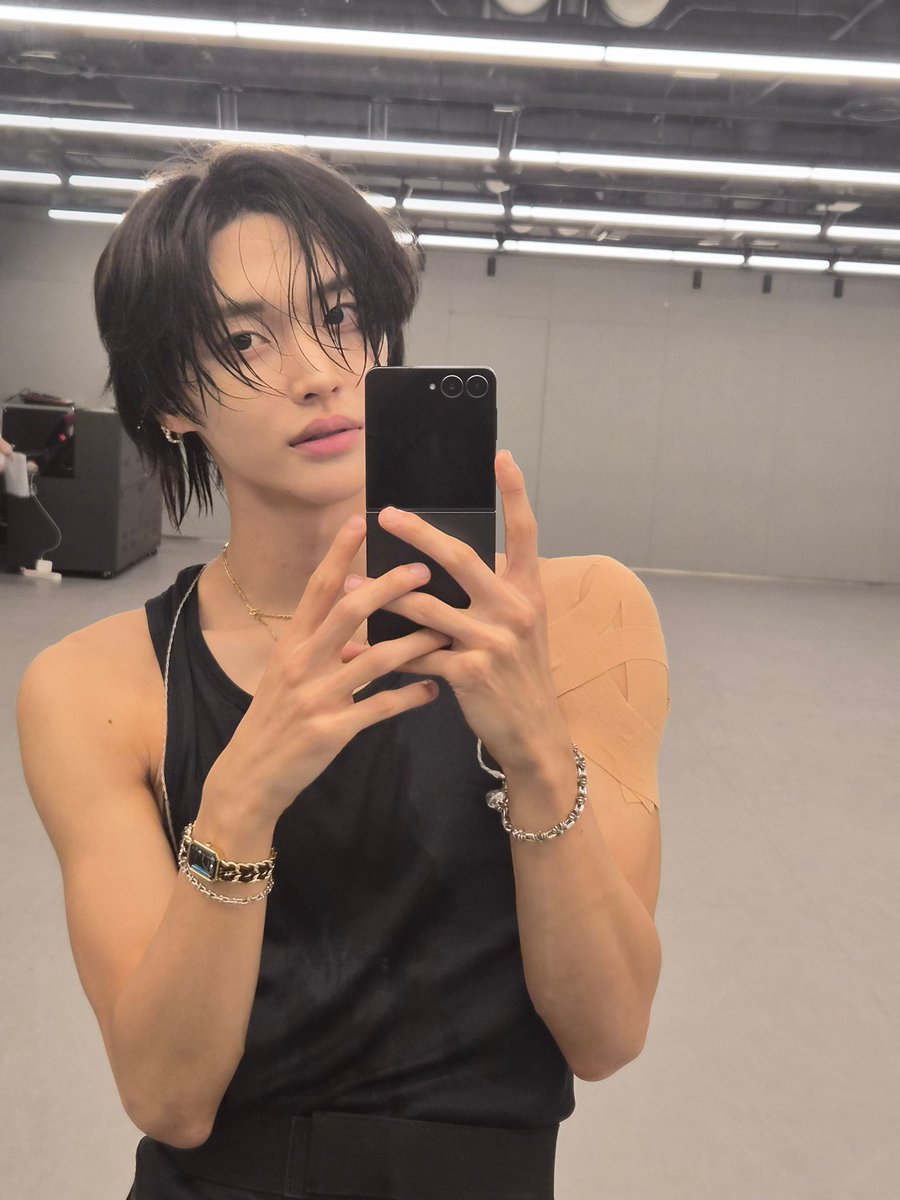 wonb1ntime's tweet photo. 250927 위버스 포스트

💦🫠

#라이즈 #RIIZE #원빈 #WONBIN https://t.co/aG4Kofjuxc