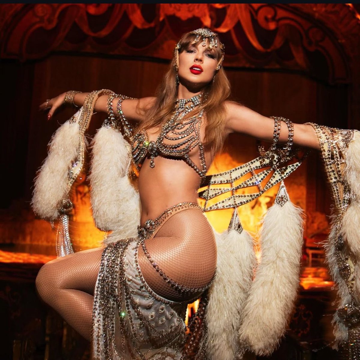TChartSwift's tweet photo. “The Life of a Showgirl” is the album with the most Top 10 on Global Spotify HISTORY with 15 songs. https://t.co/WIFNqASZ9A