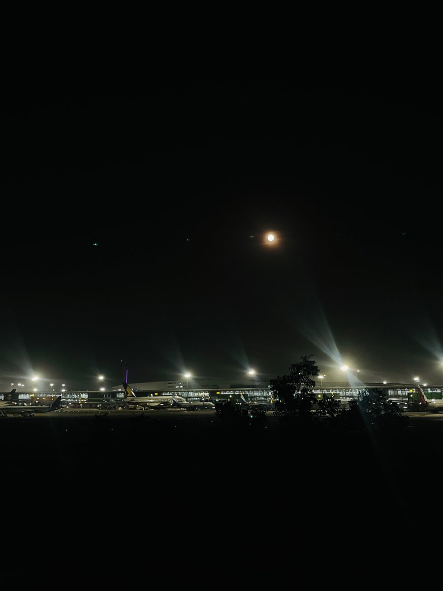 meemansaaa's tweet photo. Nothing can match delhi ki halki thand with IGI airport ka view🌟 https://t.co/C1SKgdXytA
