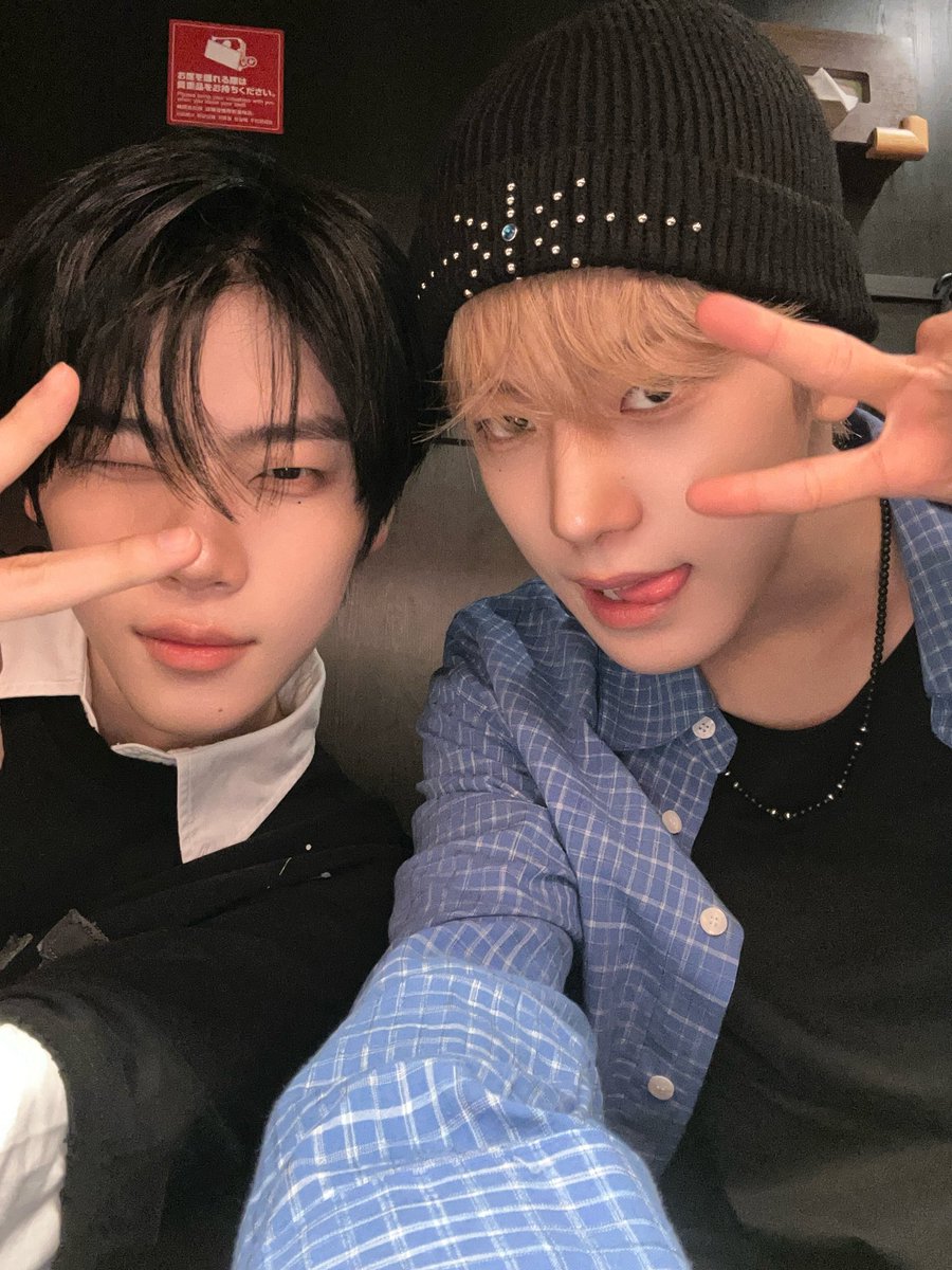 CYE_MEMBERS7's tweet photo. 여준이형~~생일 너무너무 축하드립니다~~🥳🥳🥳
형이랑 벌써 두 번째 생일이라니…시간이 빠르네요..
항상 좋은 말 해주시고 형이 있어서 저도 많이 성장했던 것 같아요😋
앞으로도 잘 부탁드리고 저도 열심히 할게용 생일 진심으로 축하드립니다!!!🥳🎂🍰

#송승호 #SONGSEUNGHO 
#CLOSEYOUREYES #클로즈유어아이즈
#CYE #클유아