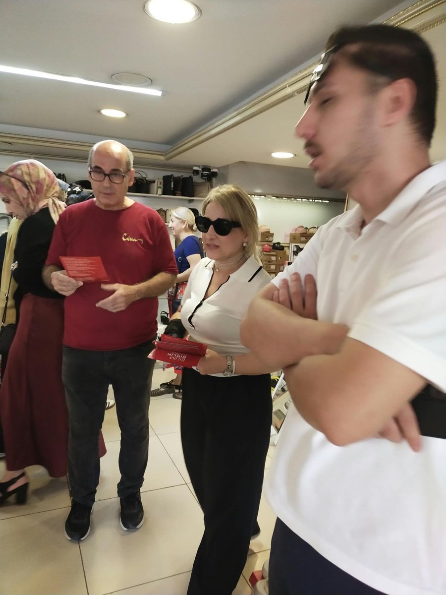 hilalinyildizi's tweet photo. Bugün Zafer Partisi İskenderun İlçe Başkanlığı olarak esnafımızı ziyaret ettik.

Sokaklarda, çarşılarda ve iş yerlerinde gördüğümüz umutsuzluk yüreğimizi acıttı. 6 Şubat’ta yalnızca binalarımız yıkılmadı; hayallerimiz, düzenimiz ve yılların emeği de büyük yara aldı.

Ocaklarımız söndü, evlerimiz yıkıldı. Aradan geçen zamana rağmen İskenderun halkı olarak hâlâ ayağa kalkma mücadelesi veriyoruz.

İskenderun hâlâ yaralarını sarmaya çalışıyor. Biz unutmadık, unutturmayacağız.
@umitozdag 
@SerhatTABANCA 
@zaferpartisi 
@zaferpartihty 
@zaferisk