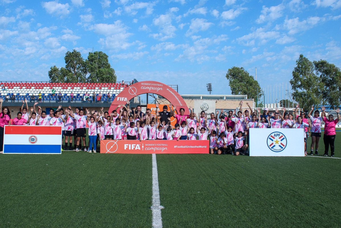 APFOficial's tweet photo. El fútbol femenino se vive a pleno en el Festival FIFA–APF ⚽️🏃🏻‍♀️

Mañana de aprendizaje y diversión en el marco de la realización del Tercer Festival FIFA–APF de Fútbol Femenino 2026, una iniciativa que busca seguir generando espacios seguros para el desarrollo de las nuevas generaciones del fútbol femenino.

✍🏻 https://t.co/RIuElwzmaN

#DesarrolloAPF | @fifacom_es | #FootballUnitesTheWorld