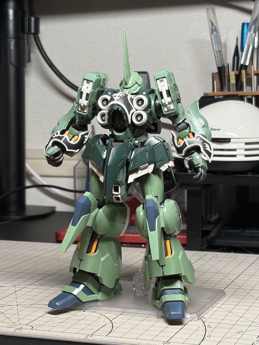 ___SIRANUI___'s tweet photo. 頭と脚を交換しただけでHGクシャトリヤver2.0になるな🤔 https://t.co/OhOOkWoQby