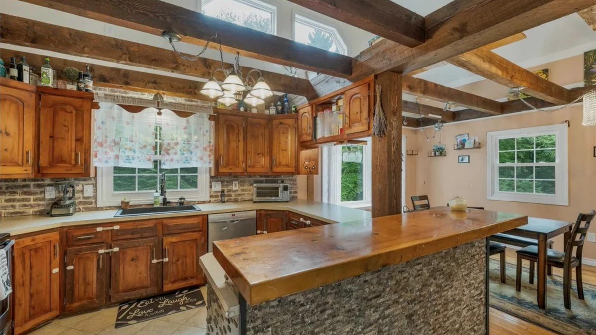 FrankSellsNH's tweet photo. OPEN HOUSE Sat 9/26, 11am-1pm! Discover 410 Paige Hill Rd: 3 beds, 2 baths, 3.76 acres in peaceful Goffstown. 🏡🌳 https://t.co/E8NtPqQwWZ