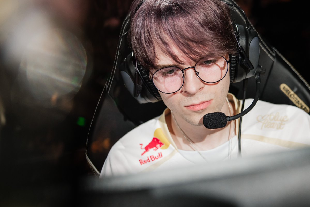KarmineCorp's tweet photo. Quel départ… et ce n'est que le début. 🙌

Merci encore pour la force, prochain match mardi 14h face aux Champions du monde en titre, NRG ! #KCORP https://t.co/sbuvzuaDNF