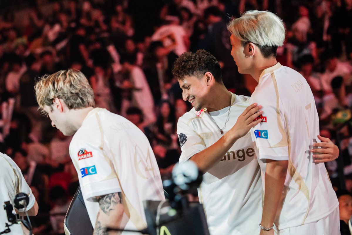 KarmineCorp's tweet photo. Quel départ… et ce n'est que le début. 🙌

Merci encore pour la force, prochain match mardi 14h face aux Champions du monde en titre, NRG ! #KCORP https://t.co/sbuvzuaDNF