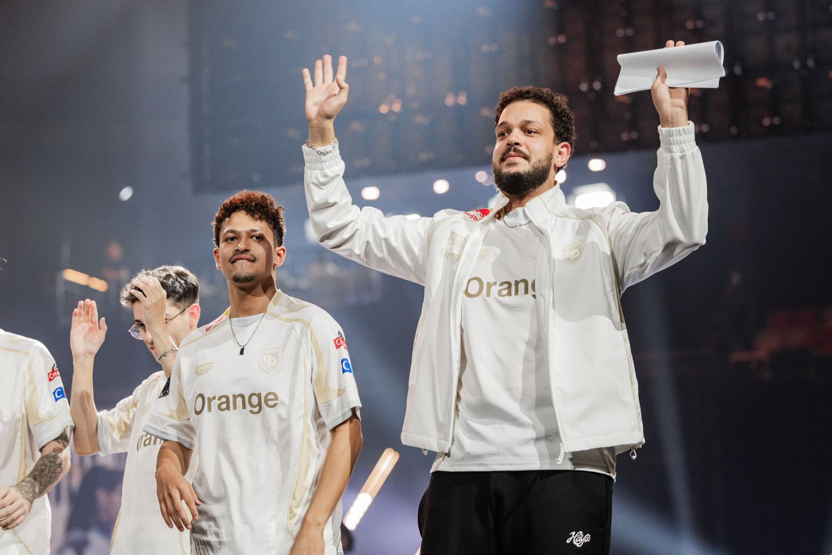 KarmineCorp's tweet photo. Quel départ… et ce n'est que le début. 🙌

Merci encore pour la force, prochain match mardi 14h face aux Champions du monde en titre, NRG ! #KCORP https://t.co/sbuvzuaDNF