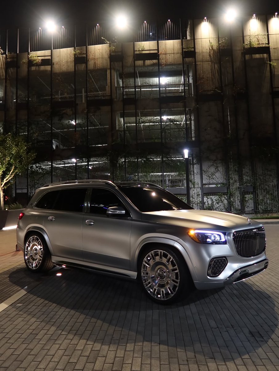 ZyroCar's tweet photo. Mercedes-Maybach GLS 600 https://t.co/jzmrCsCRkc