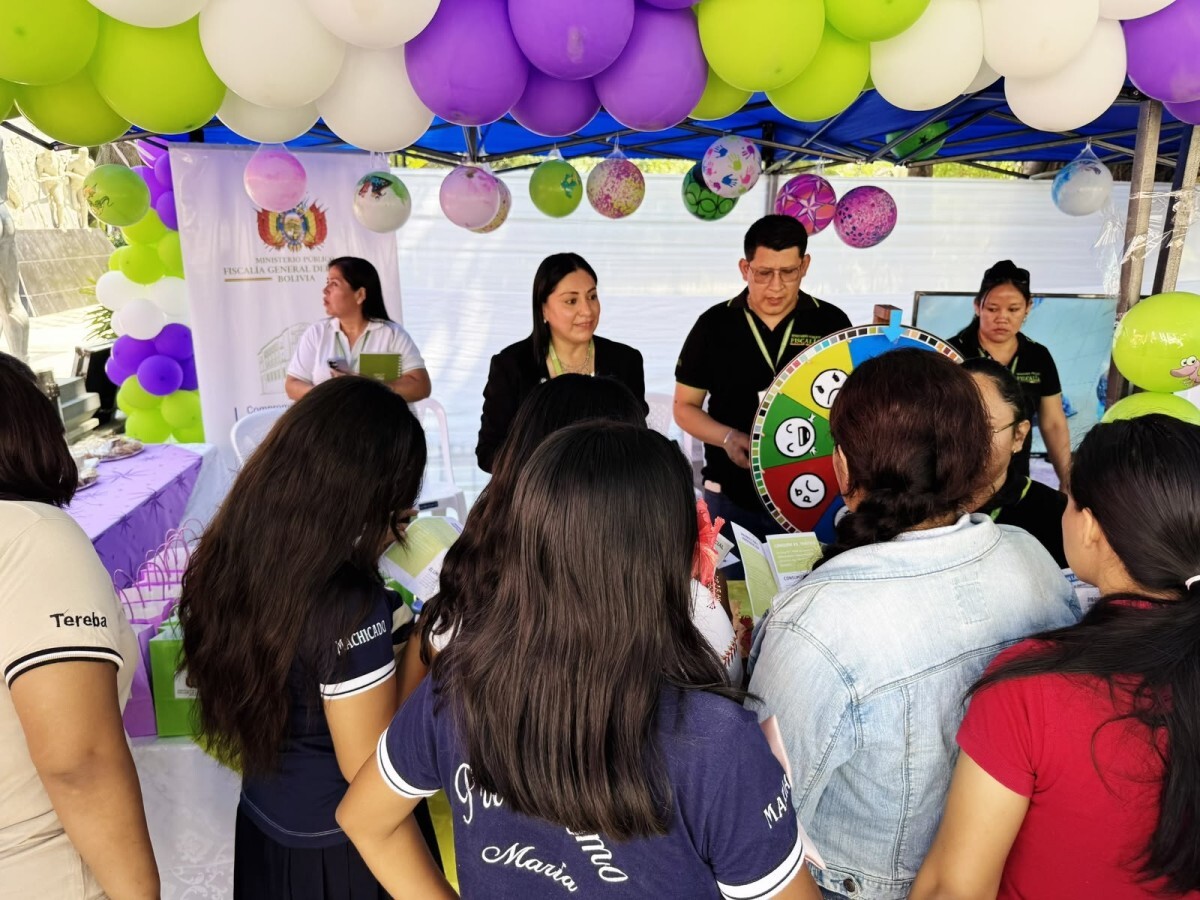 NotiBoliviaSeg's tweet photo. #NotiBolivia | Beni: Fiscalía participa en feria interinstitucional para prevenir el consumo de drogas en unidades educativas

Leer más en: https://t.co/ev90Mx651A

#Bolivia https://t.co/2dO93aMYhE