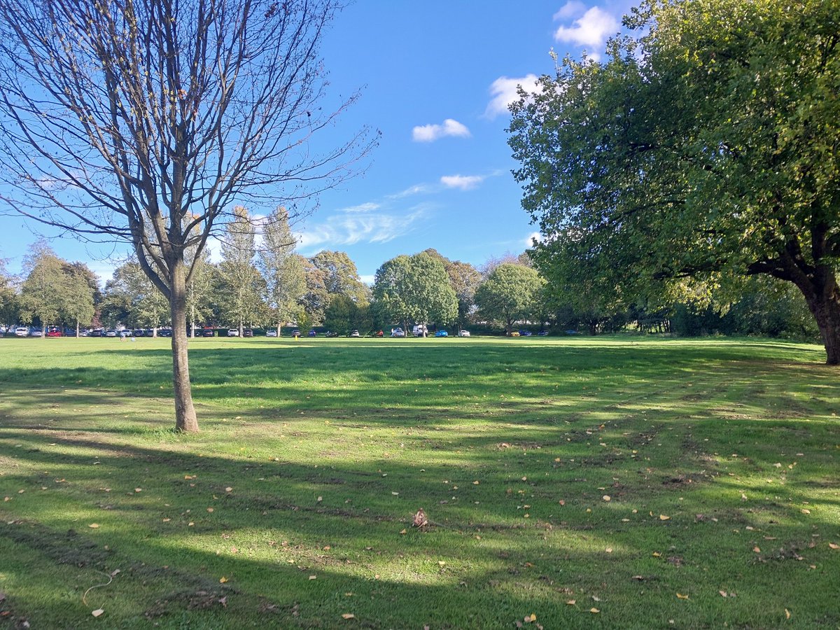 SmethwickWMP's tweet photo. Officers have been conducting high visibility patrols at West Smethwick Park Pavillion. 🌿 https://t.co/zHlhQkPOVO