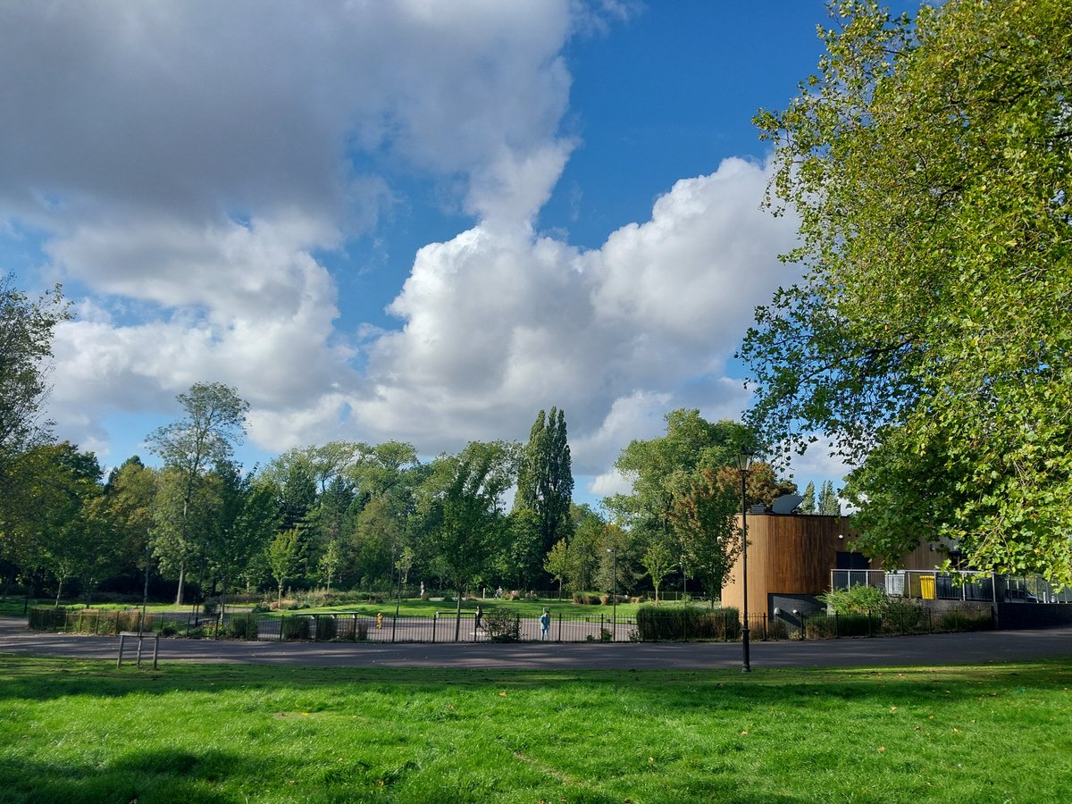 SmethwickWMP's tweet photo. Officers have been conducting high visibility patrols at West Smethwick Park Pavillion. 🌿 https://t.co/zHlhQkPOVO