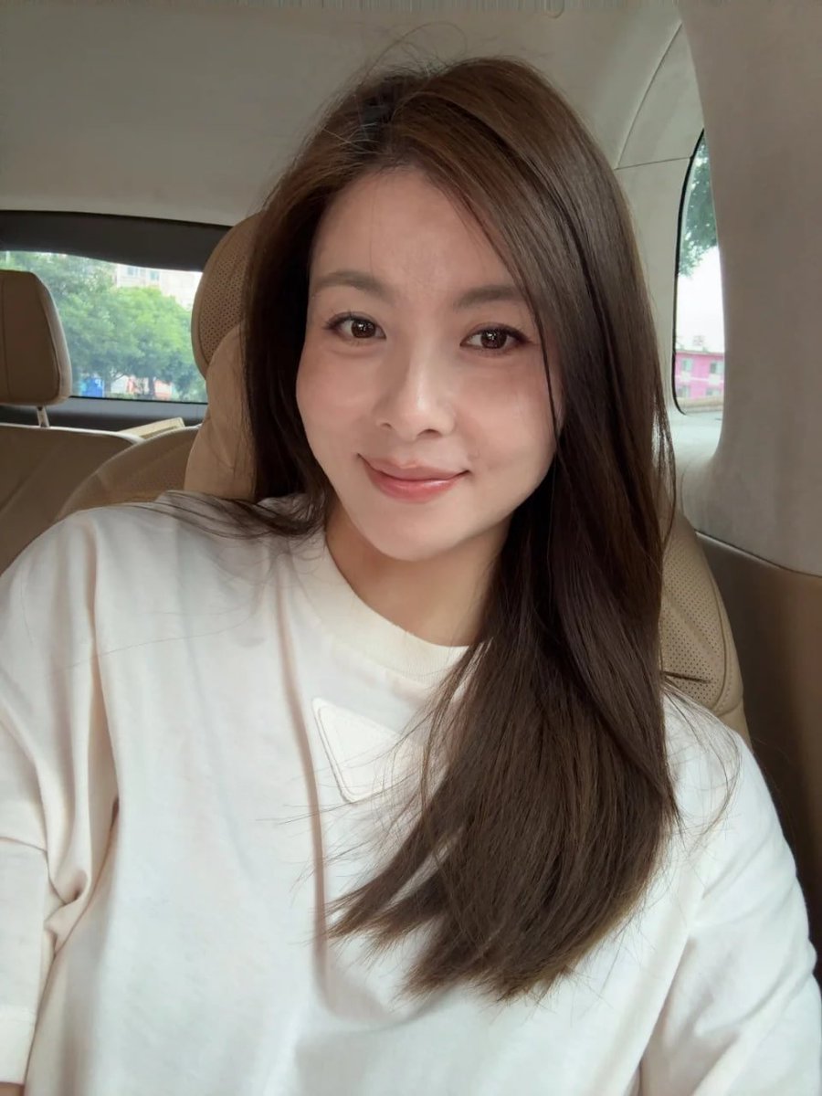 ozlem70's tweet photo. 80后已婚人妻，不求一见钟情，先看看能不能聊到凌晨...欢迎欣赏，也欢迎交流 https://t.co/Ds8rwrCKVW