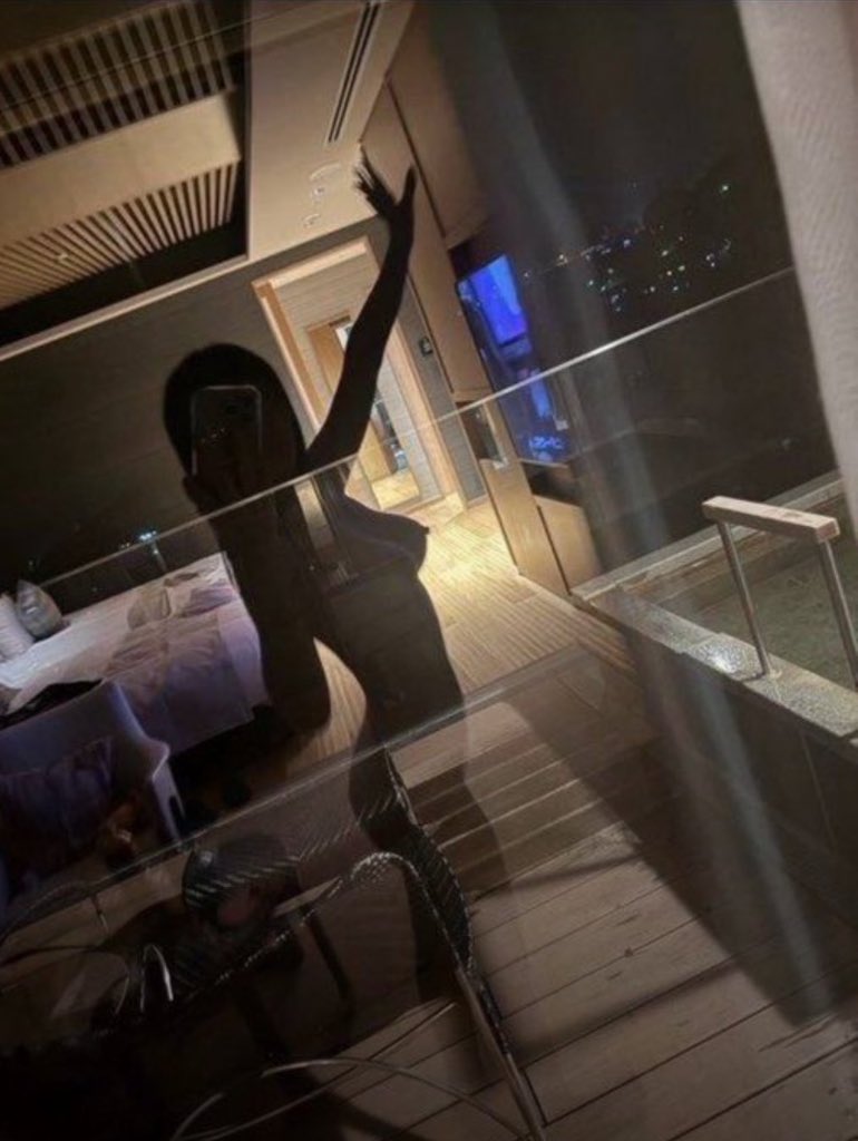 lisa40us7's tweet photo. 有爸爸要来锐评我18岁的福嘛🥺                                                

心情不好来X发泄了   

真没有🚪  流言1我真的给呀 https://t.co/Yo8Kekr8Co