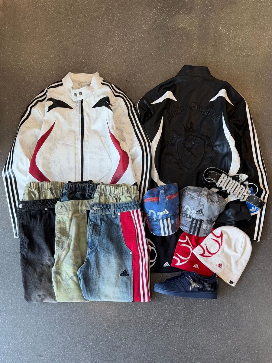 CaminoTV's tweet photo. WSH adidas c'est quoi cette collection DE FOU ??? https://t.co/tEij7CsT9F