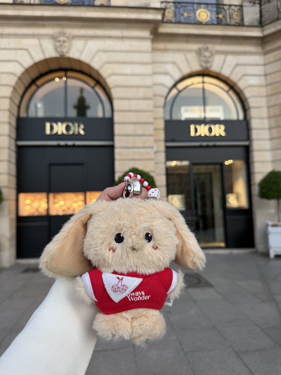 Carrie00K1127's tweet photo. ขอแลกฟอลเพื่อ Paris ค่า💜ใจพร้อมมาก แอคเก่าปลิวตอน NY แอคใหม่ยังมีเพื่อนไม่เยอะเลย แต่เพื่อพี่หลิงน้องออม เราจะสู้นะคะ

#LinglingKwong #OrmKornnaphat
#LingOrmDiorSummer27 #LingOrm
#Dior #DiorSummer27 #PFW https://t.co/1jKCclb1m4