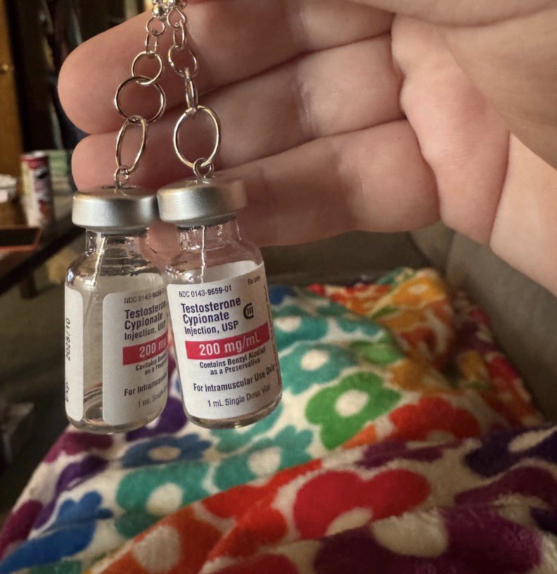 catboygirlsrus's tweet photo. https://t.co/HMOLtKIWxY

T vial earrings for sale! I haven’t made a sale recently and my ratings aren’t great from a few customers who were trying to literally buy T from me and not the earrings :/ https://t.co/bDxBSML1yE