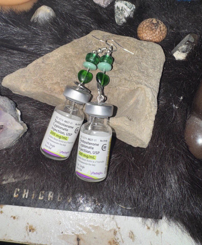 catboygirlsrus's tweet photo. https://t.co/HMOLtKIWxY

T vial earrings for sale! I haven’t made a sale recently and my ratings aren’t great from a few customers who were trying to literally buy T from me and not the earrings :/ https://t.co/bDxBSML1yE