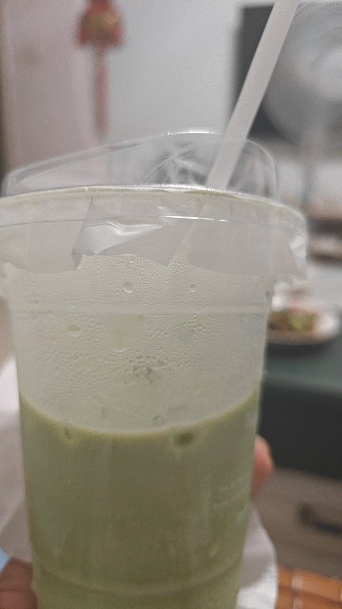 ixmsbva's tweet photo. 从来不允许我喝奶茶的老爹竟然主动给我买奶茶喝😂
#父子 https://t.co/NyJlaKp0Za