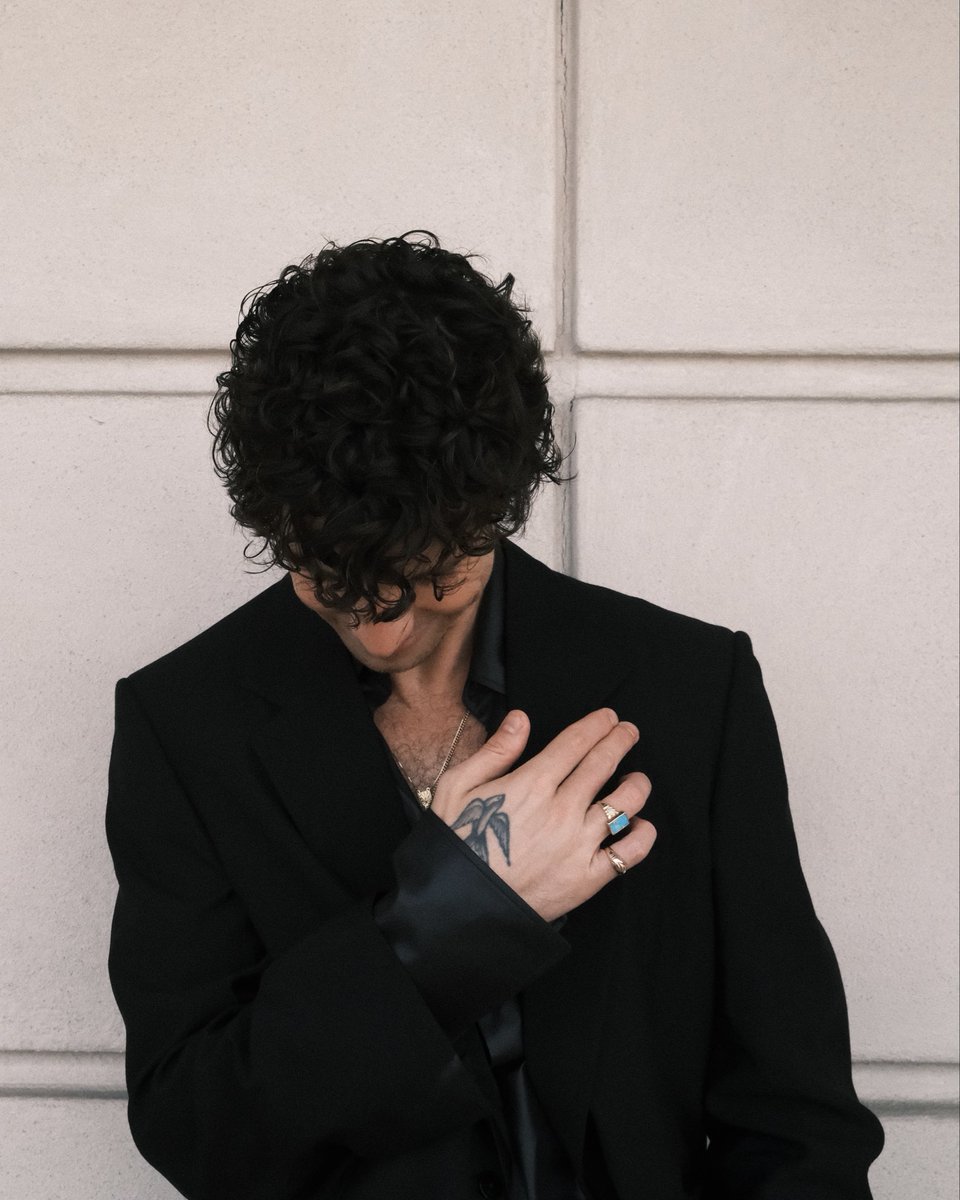 ShawnAccess's tweet photo. Friday in Milan @ShawnMendes @gucci https://t.co/52ErgOPlso