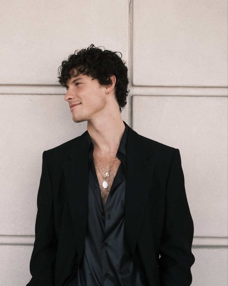 ShawnAccess's tweet photo. Friday in Milan @ShawnMendes @gucci https://t.co/52ErgOPlso