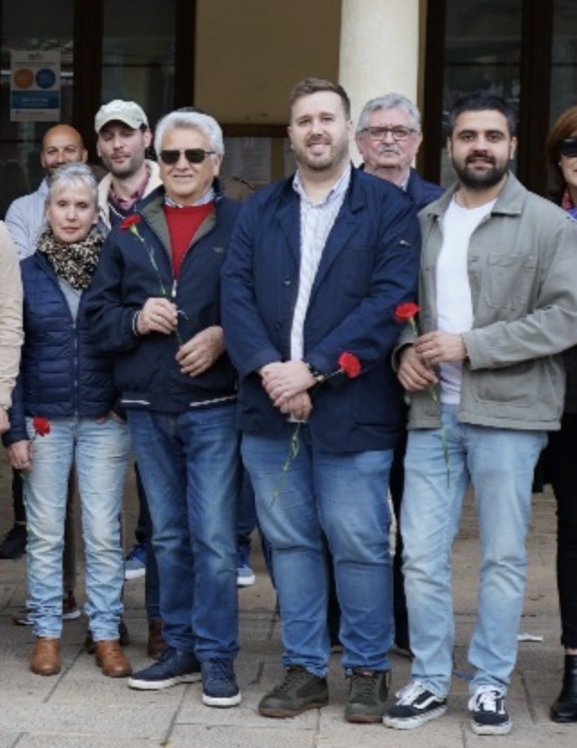 alora86's tweet photo. Desde 1982 hasta hoy, siempre con el mismo compromiso y las mismas convicciones.

Con lágrimas en los ojos despedimos a una parte de la historia socialista de Sahagún.

Mi presidente, mi compañero y mi amigo. Qué suerte haber caminado a tu lado.

Te echaré de menos, Mauricio.✊🏻🌹 https://t.co/6vxBpJJilU