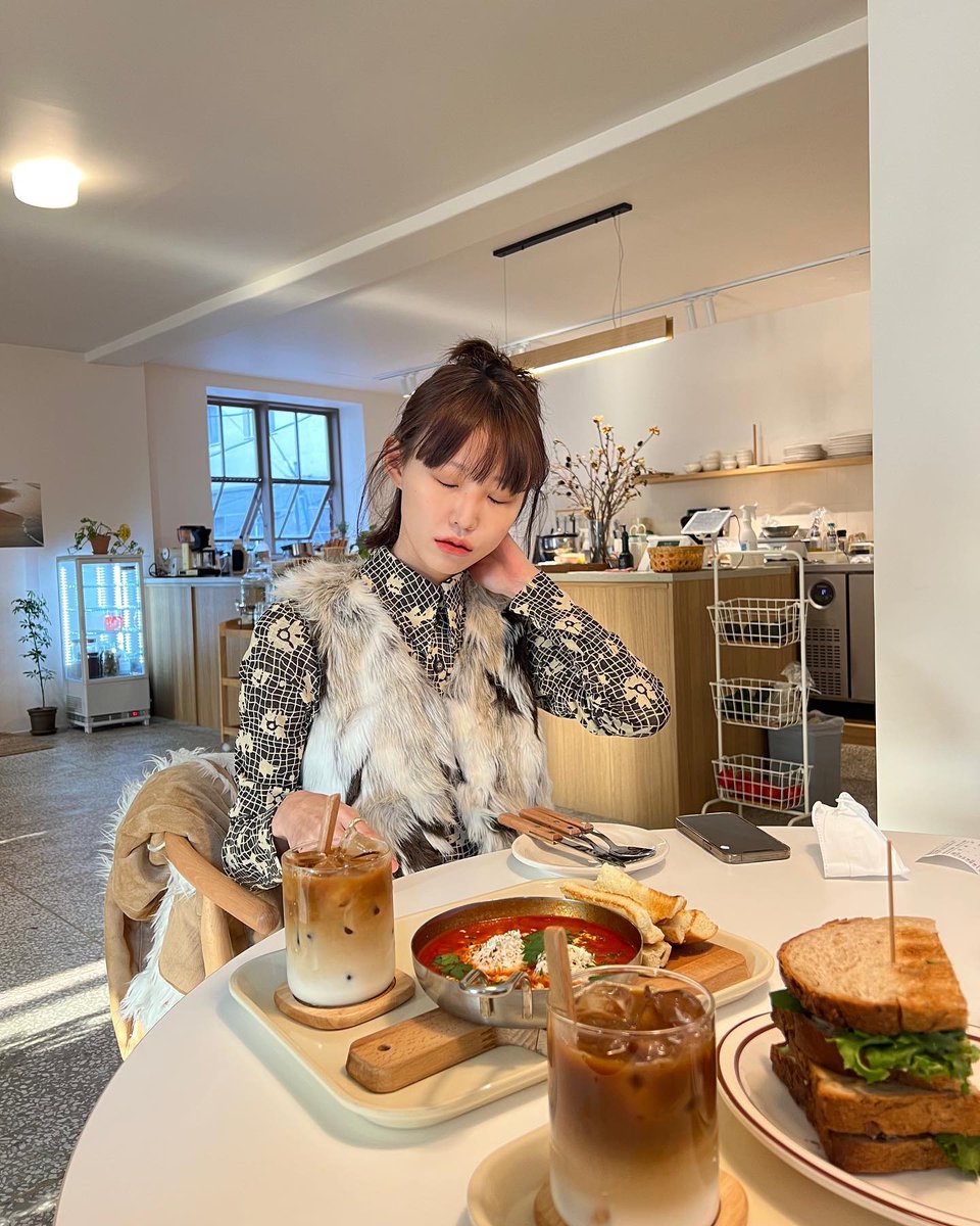 Rebeldesalones's tweet photo. ダイエットはいつも『明日から本気出す』の繰り返しなんだが。たまにはこういうのも悪くない。 💬
VDxgv https://t.co/iklogfTZYo