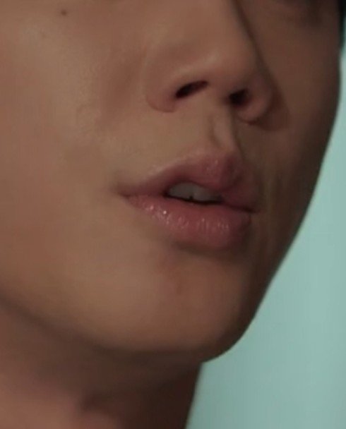 dyli4n's tweet photo. jeongyo your lips too plump too glossy too shiny too pretty pink pio's gonna kiss you https://t.co/B2A7eF33IU