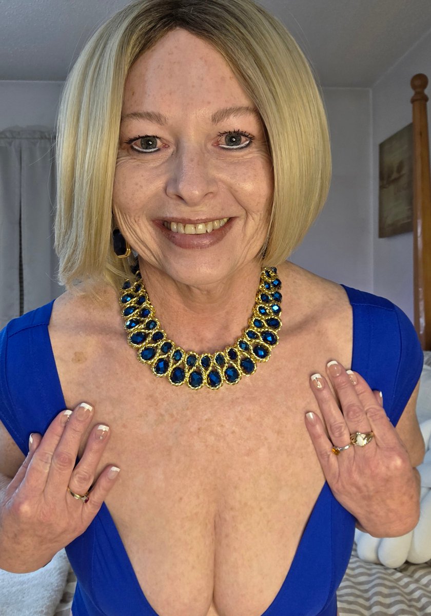 DuruHekelek's tweet photo. Be honest... do men still find women without tattoos attractive these days? https://t.co/HKu50a6urp