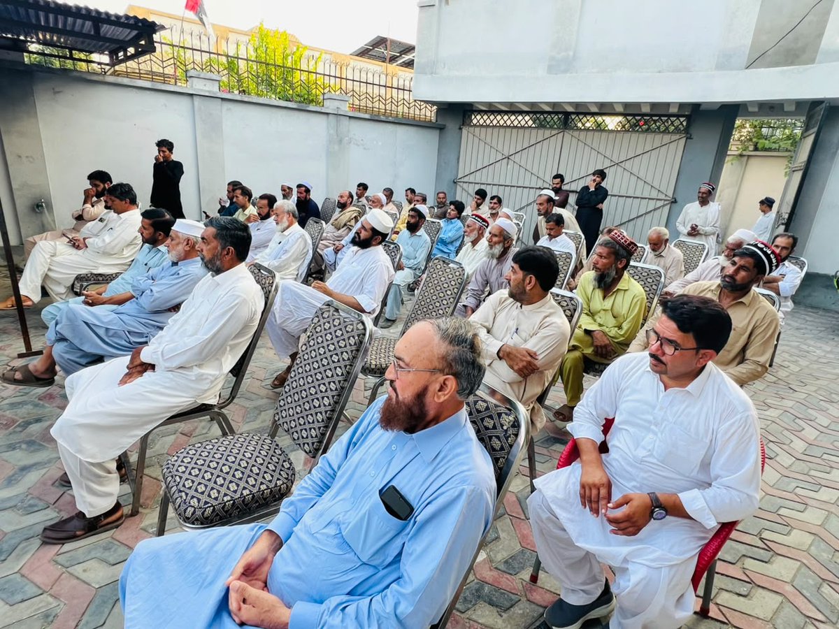 QWP_PK's tweet photo. تنظیمی مشاورتی اجلاس
جنرل سیکرٹری تاج  خان ، چیئرمین اصغر خان اور ضلعی کنوئیر جاوید حسین حان کی سربراہی میں یونین کونسل تنگی میں ولیج کونسل اور یونین کونسل کے عہدیداران کا اہم تنظیمی و مشاورتی اجلاس منعقد ہوا۔
اجلاس میں تنظیمی امور پر تفصیلی مشاورت کی گئی ۔ تنظیم کو مزید مضبوط اور فعال بنانے کے عزم کا بھی اظہار کیا گیا۔
اس موقع پر تنظیم کے ممبران ۔اور دیگر مشران بھی موجود تھے
#QWP