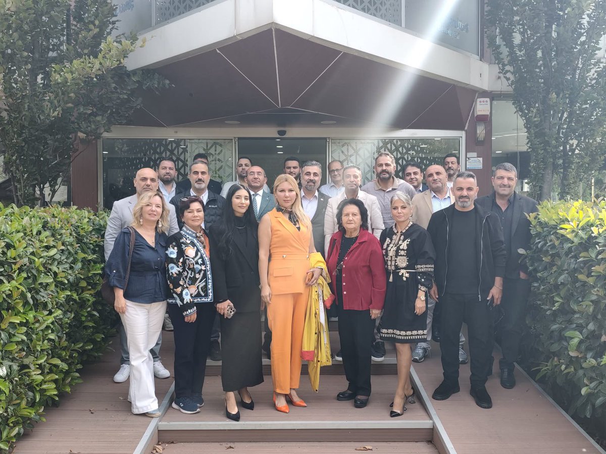 ZaferPartisi_34's tweet photo. Zafer Partisi İstanbul İl STK Komisyonu olarak, İl Başkan Yardımcımız Ali Şevki Karataş ile birlikte Beylikdüzü Dernekler Platformu’nun Kent Konseyi seçim öncesi toplantısına katıldık.
30’a yakın dernek başkanı ve muhtarımızın yer aldığı buluşmada, adayların Beylikdüzü projelerini dinledik; kentimizin geleceğine dair fikirlerimizi ve STK’larımıza olan desteğimizi sunduk.

@umitozdag @zaferpartisi @HakanAksit34 @alisevkikaratas