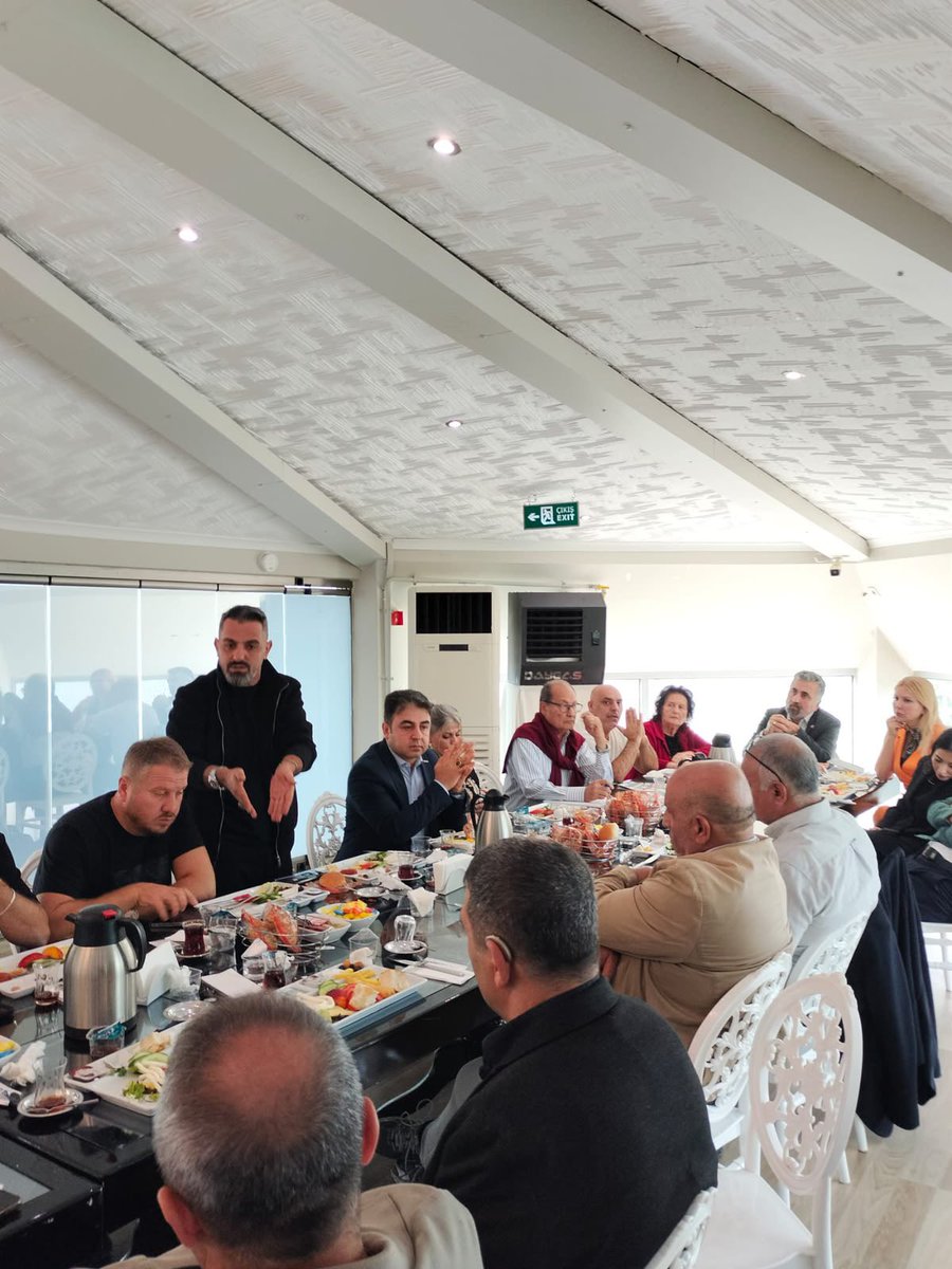 ZaferPartisi_34's tweet photo. Zafer Partisi İstanbul İl STK Komisyonu olarak, İl Başkan Yardımcımız Ali Şevki Karataş ile birlikte Beylikdüzü Dernekler Platformu’nun Kent Konseyi seçim öncesi toplantısına katıldık.
30’a yakın dernek başkanı ve muhtarımızın yer aldığı buluşmada, adayların Beylikdüzü projelerini dinledik; kentimizin geleceğine dair fikirlerimizi ve STK’larımıza olan desteğimizi sunduk.

@umitozdag @zaferpartisi @HakanAksit34 @alisevkikaratas