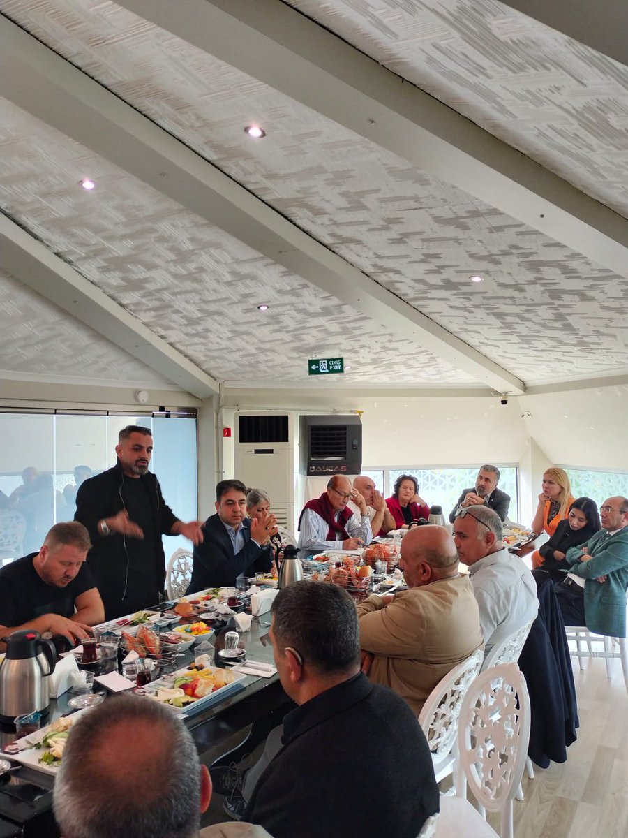 ZaferPartisi_34's tweet photo. Zafer Partisi İstanbul İl STK Komisyonu olarak, İl Başkan Yardımcımız Ali Şevki Karataş ile birlikte Beylikdüzü Dernekler Platformu’nun Kent Konseyi seçim öncesi toplantısına katıldık.
30’a yakın dernek başkanı ve muhtarımızın yer aldığı buluşmada, adayların Beylikdüzü projelerini dinledik; kentimizin geleceğine dair fikirlerimizi ve STK’larımıza olan desteğimizi sunduk.

@umitozdag @zaferpartisi @HakanAksit34 @alisevkikaratas
