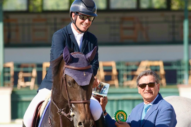 OcioCaballo's tweet photo. Álvaro González de Zárate abre el sábado del CSN5* de Pineda con victoria 🥇

✏️ NOTICIA COMPLETA: https://t.co/CCcIJQopYZ https://t.co/GF852Mwbn9