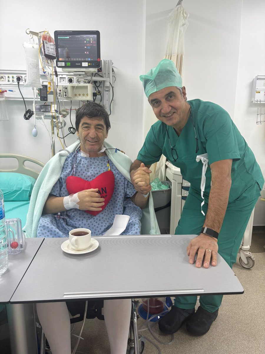 diyadinosman's tweet photo. Türk futbolunun ve Trabzonspor’un unutulmaz efsane ismi, Teknik adamlık yapan Orhan Çıkrıkçı İstanbul’da Şişli Kolan İnternational Hospital de Kalp ve Damar Cerrahisi alanında değerli çalışmaları ile ülkemizin yetiştirdiği en başarılı isimlerden olan Prof. Dr Ergun Demirsoy tarafından başarılı bir kapalı kalp ameliyatı yapıldı.

Sağlık durumunun çok iyi olduğu Orhan hocamıza geçmiş olsun dileklerimi iletiyorum…

Kendisi  ile her zaman gurur duyduğumuz kıymetli kardeşim Ergun Demirsoy’a” İyi ki varsın” demeyi borç biliyorum…

Demirsoy Atina’da tüm üyelerin oyları Avrupa Kalp ve Damar Cerrahisi Başkanlığına seçilerek tıp dünyasında ülkemizin gururu olmuştu..❤️🧿❤️