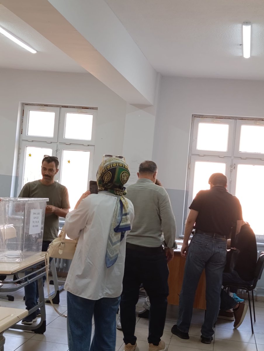 bilalaksoys's tweet photo. Sendikamızın 8. Olağan genel kurul delege seçimleri  Silopi ilçemiz için bugün üyelerimiz katılımıyla gerçekleşti .Katılım sağlayan her bir üyemize teşekkür ederiz.Sendikamız ve üyelerimiz için hayırlara vesile olsun. @_aliyalcin_  @AbdullahCati https://t.co/DGpLi3lStz