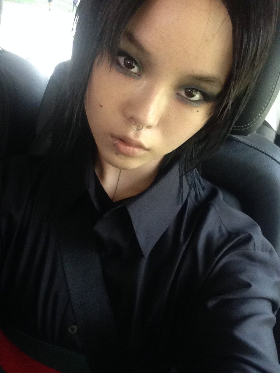 Auralizzie's tweet photo. EMO COCONA IS SO FINE https://t.co/27pc49xT1Q