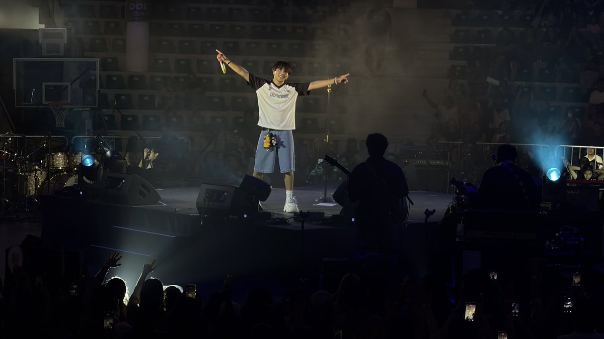 philconcerts's tweet photo. Saan? Sa Navotas! Maki performs at the Navotas Music Fest 2026, with songs “Namumula”, “Kahel na Langit”, “Habangbuhay Pansamantala”, “Kailan”, and “Saan”. https://t.co/RuGi9WkTGL