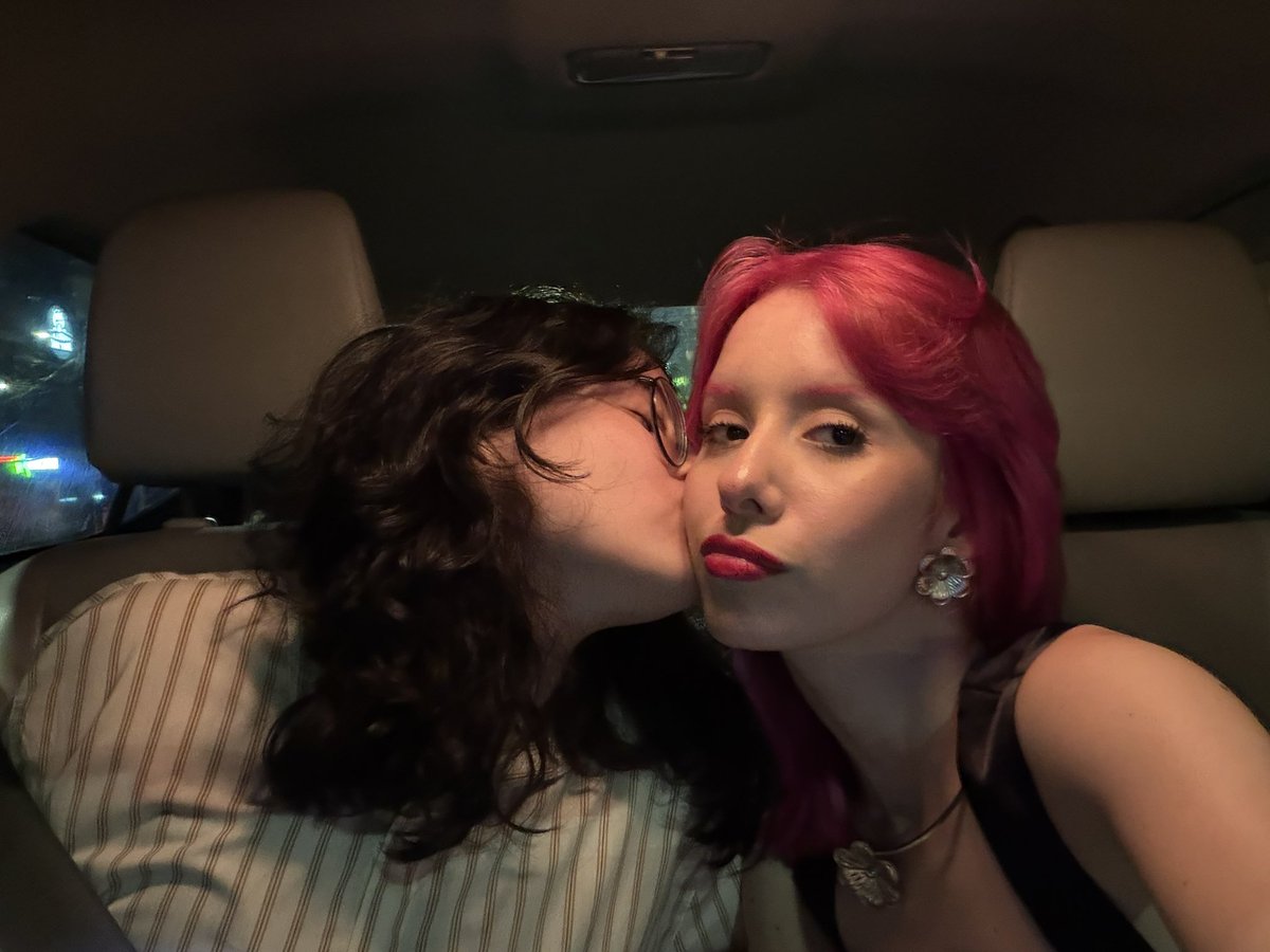 abeeviradouro's tweet photo. comemorando (oficial dia 28) 3 anos com o amor de toda a minha vida! https://t.co/EfxMhZeW5r